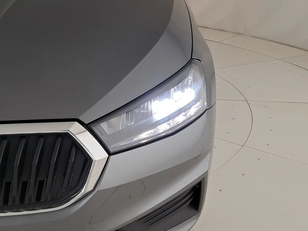 Skoda Fabia 1.0 mpi evo ambition 80cv, миниатюра 7