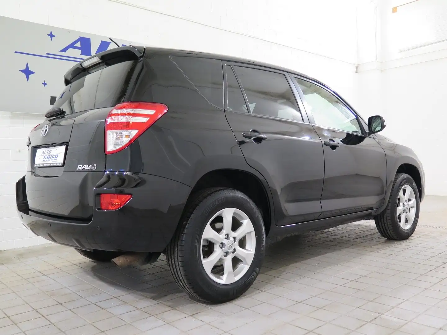 Toyota RAV 4 Life Schwarz - 2