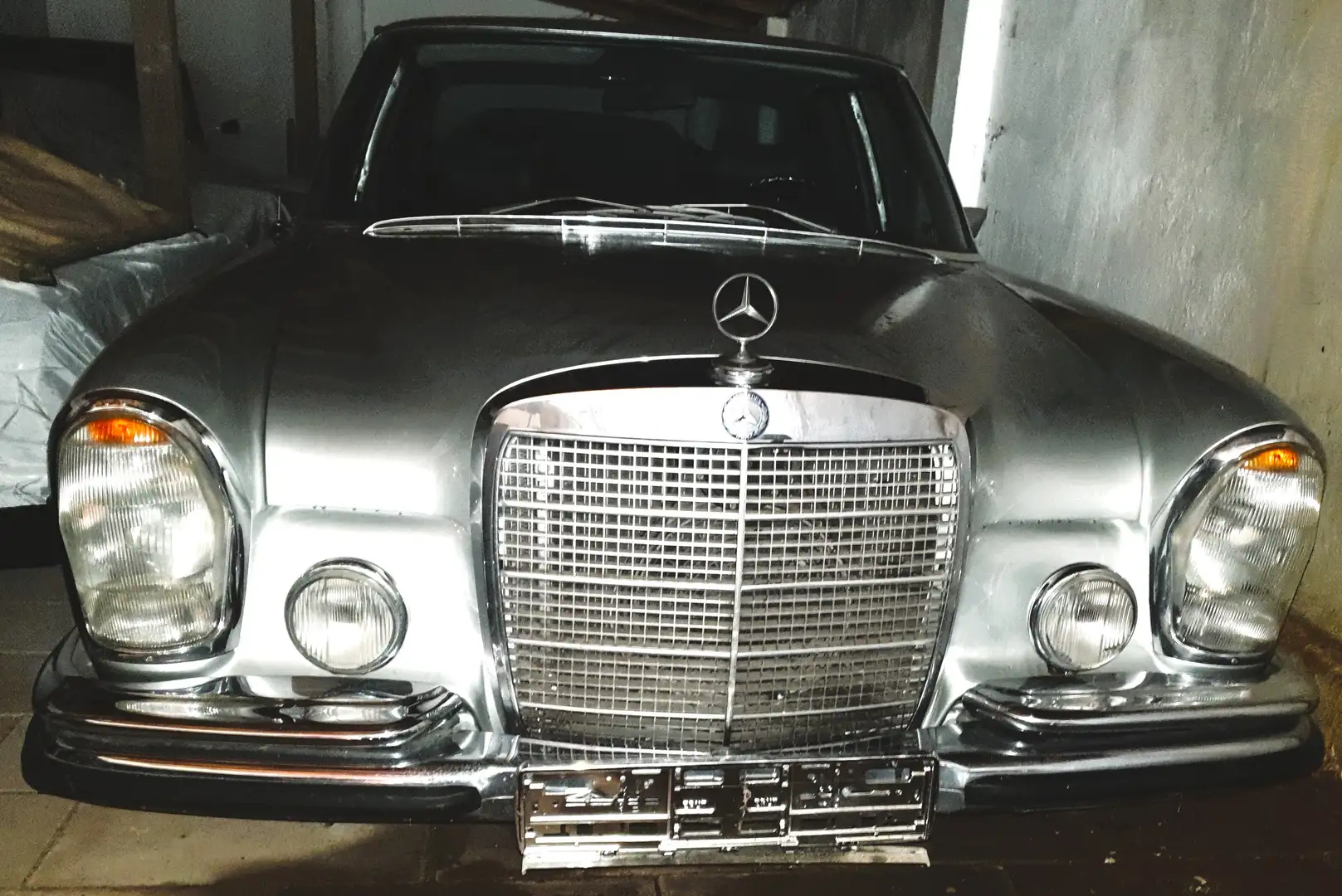 Mercedes-Benz 280 SE 3.5, W108. Deutsche Erstauslieferung. Original. Stříbrná - 2