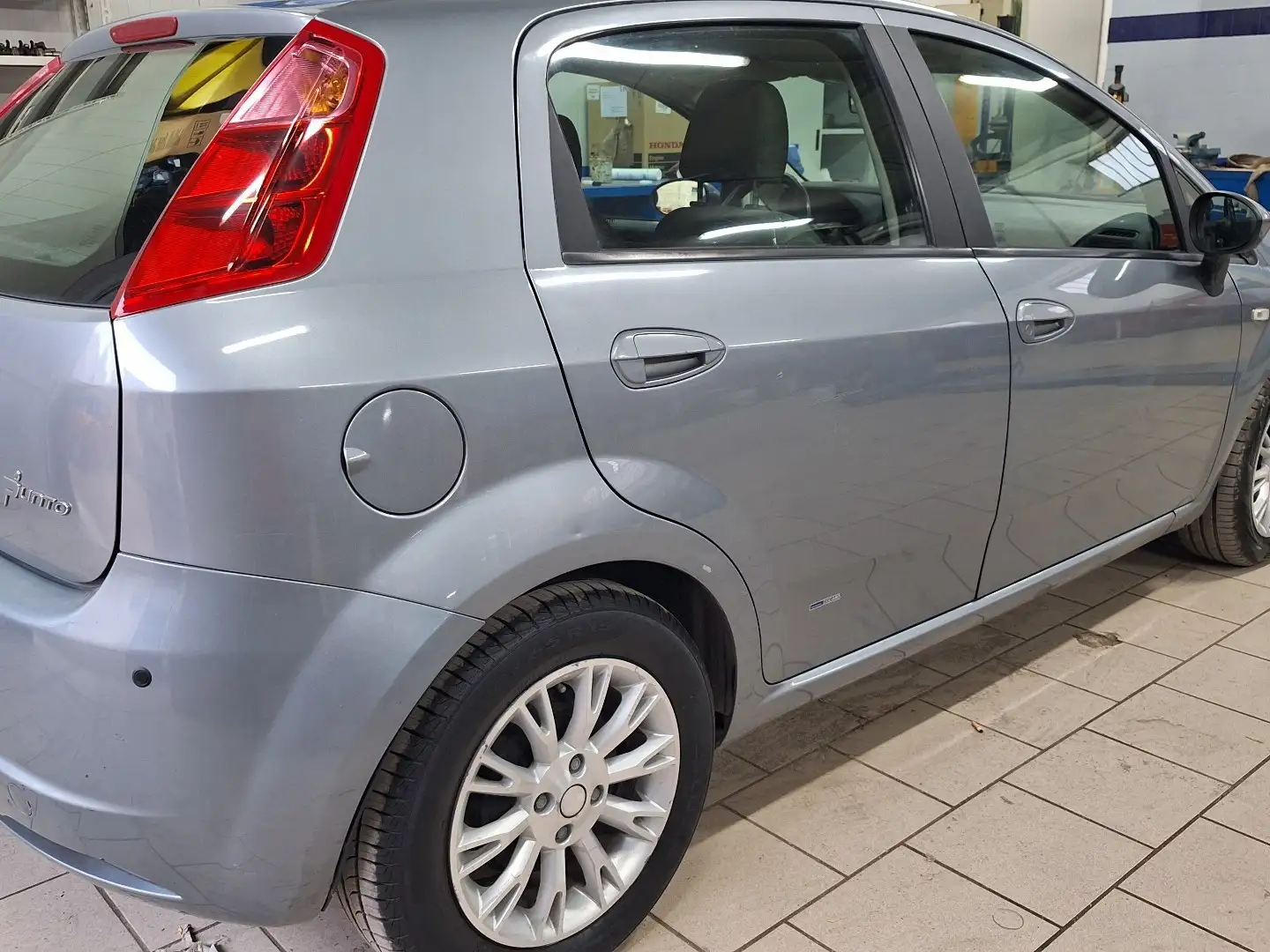 Fiat Grande Punto 5p 1.3 mjt 16v Dynamic 75cv Grigio - 2