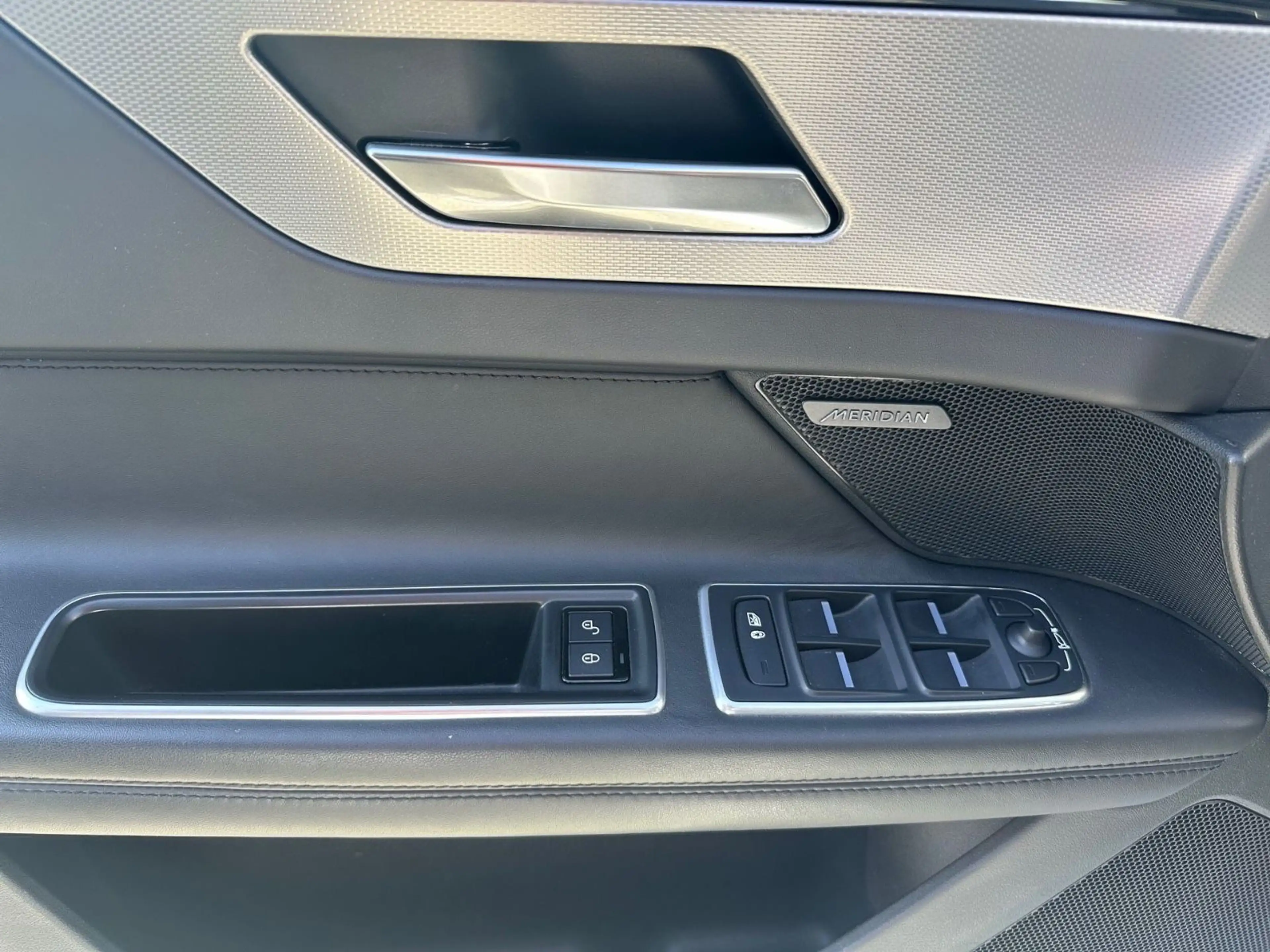 Jaguar XF Sportbrake Portfolio Pano AHK LED — photo 15