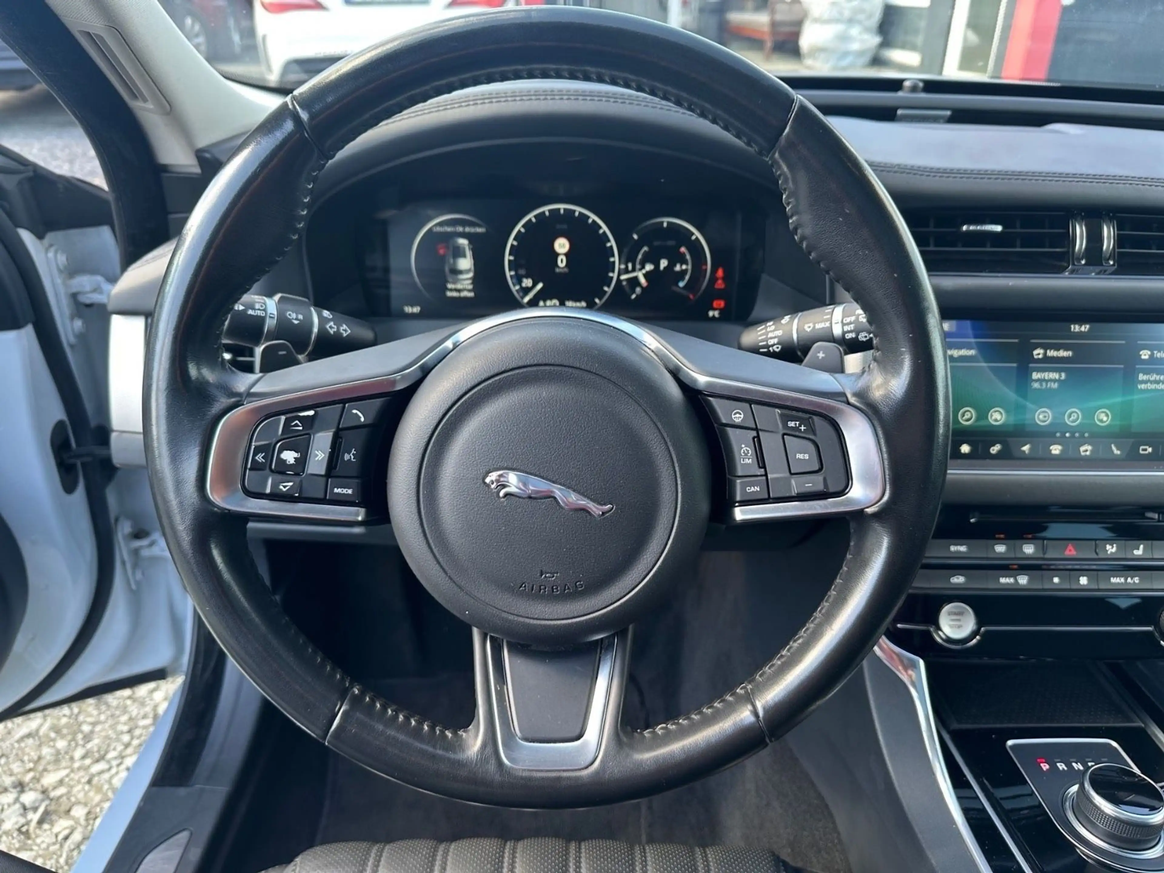 Jaguar XF Sportbrake Portfolio Pano AHK LED — photo 13