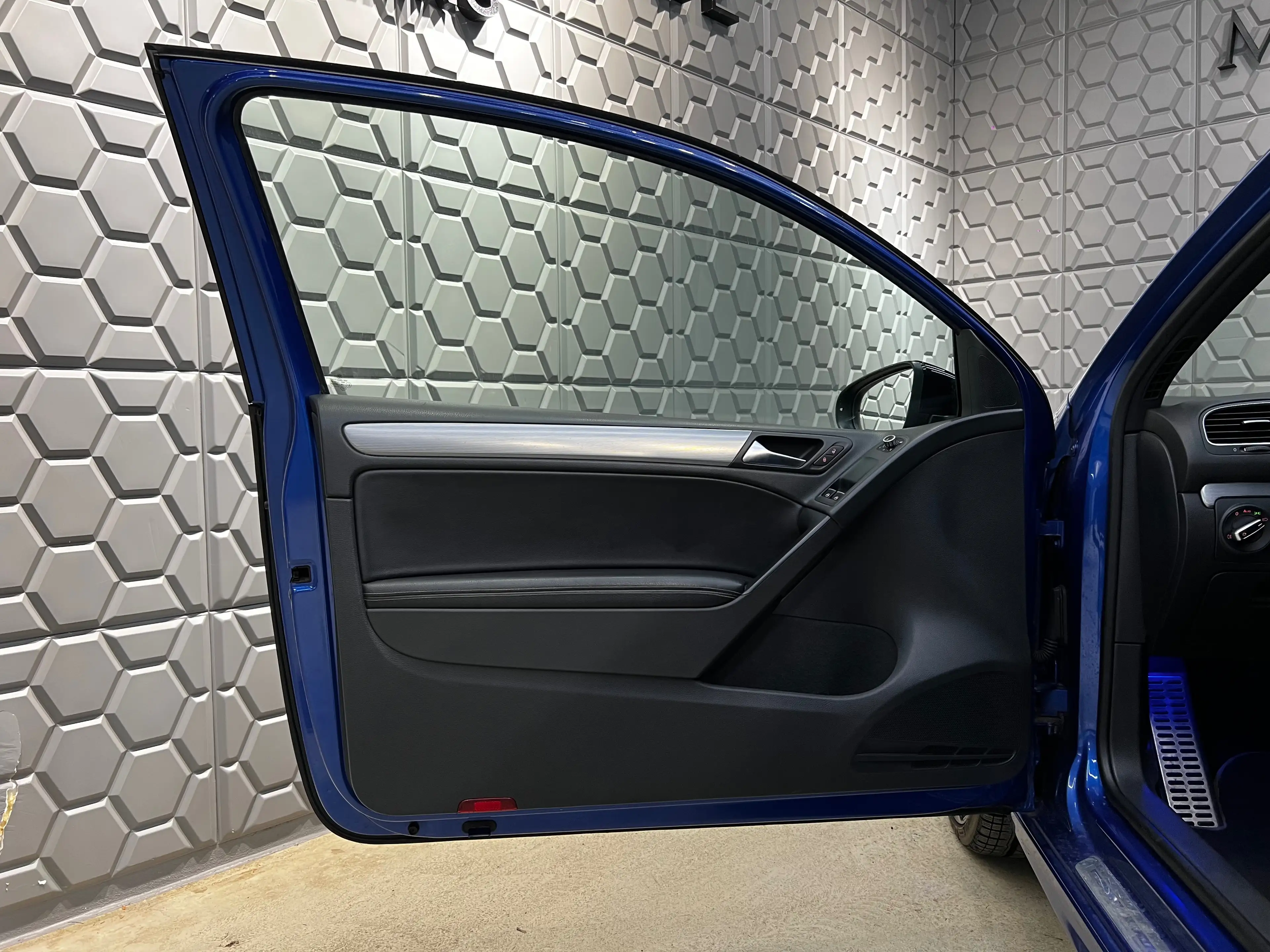 Volkswagen Golf R 4Motion*BI-XENON*CHROM PAKET*ALCANTARA*SITZHEIZUNG — photo 11