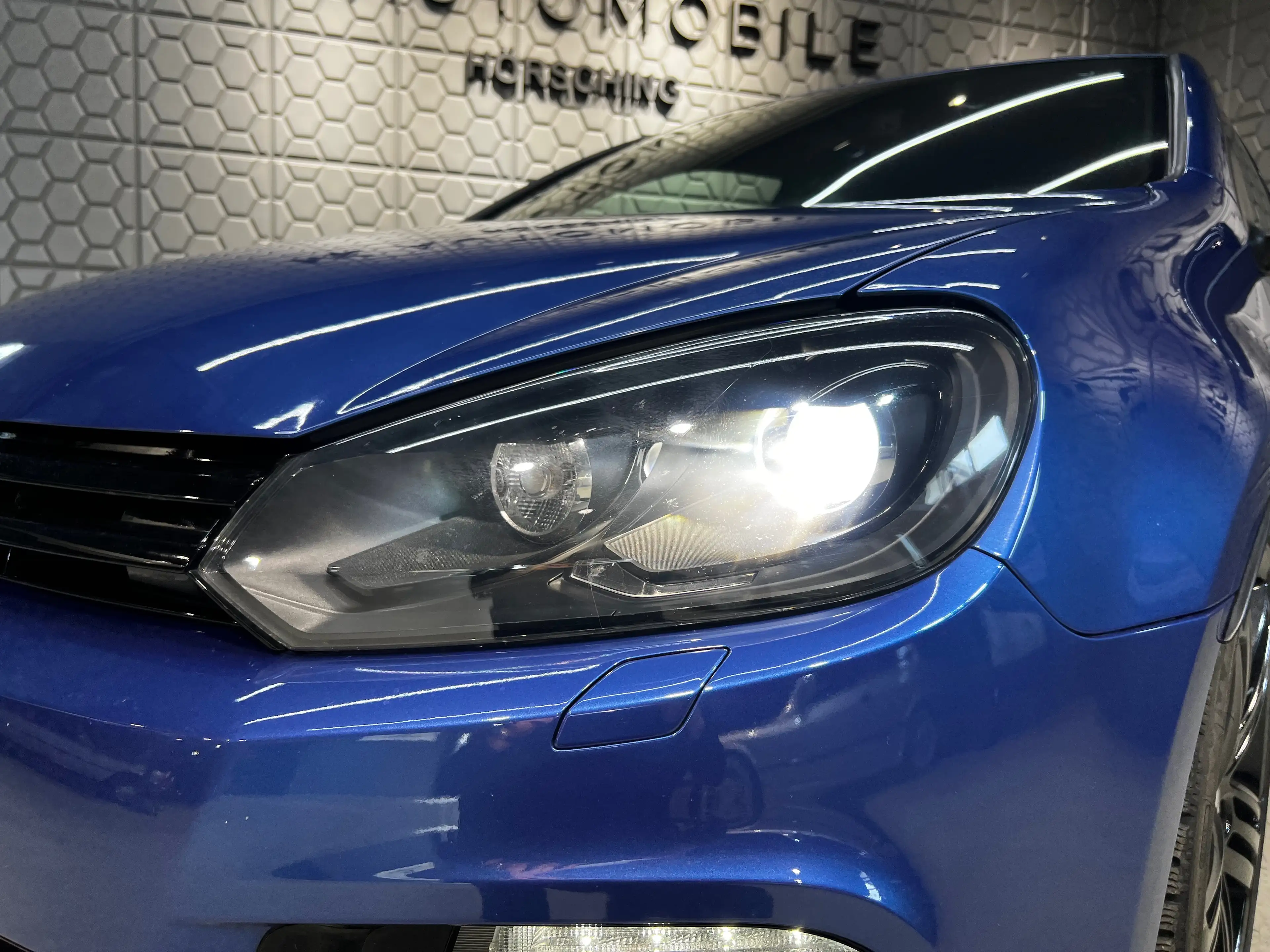 Volkswagen Golf R 4Motion*BI-XENON*CHROM PAKET*ALCANTARA*SITZHEIZUNG — photo 3