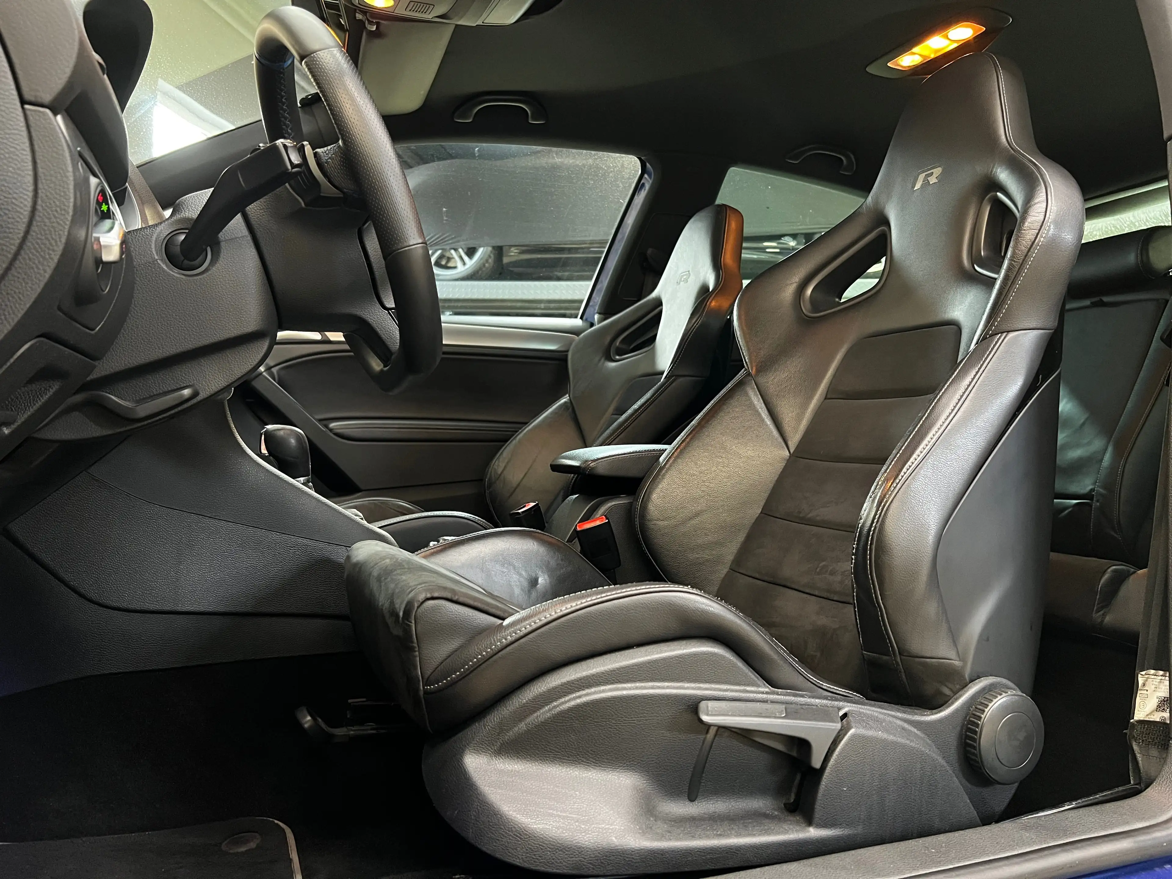 Volkswagen Golf R 4Motion*BI-XENON*CHROM PAKET*ALCANTARA*SITZHEIZUNG — photo 13