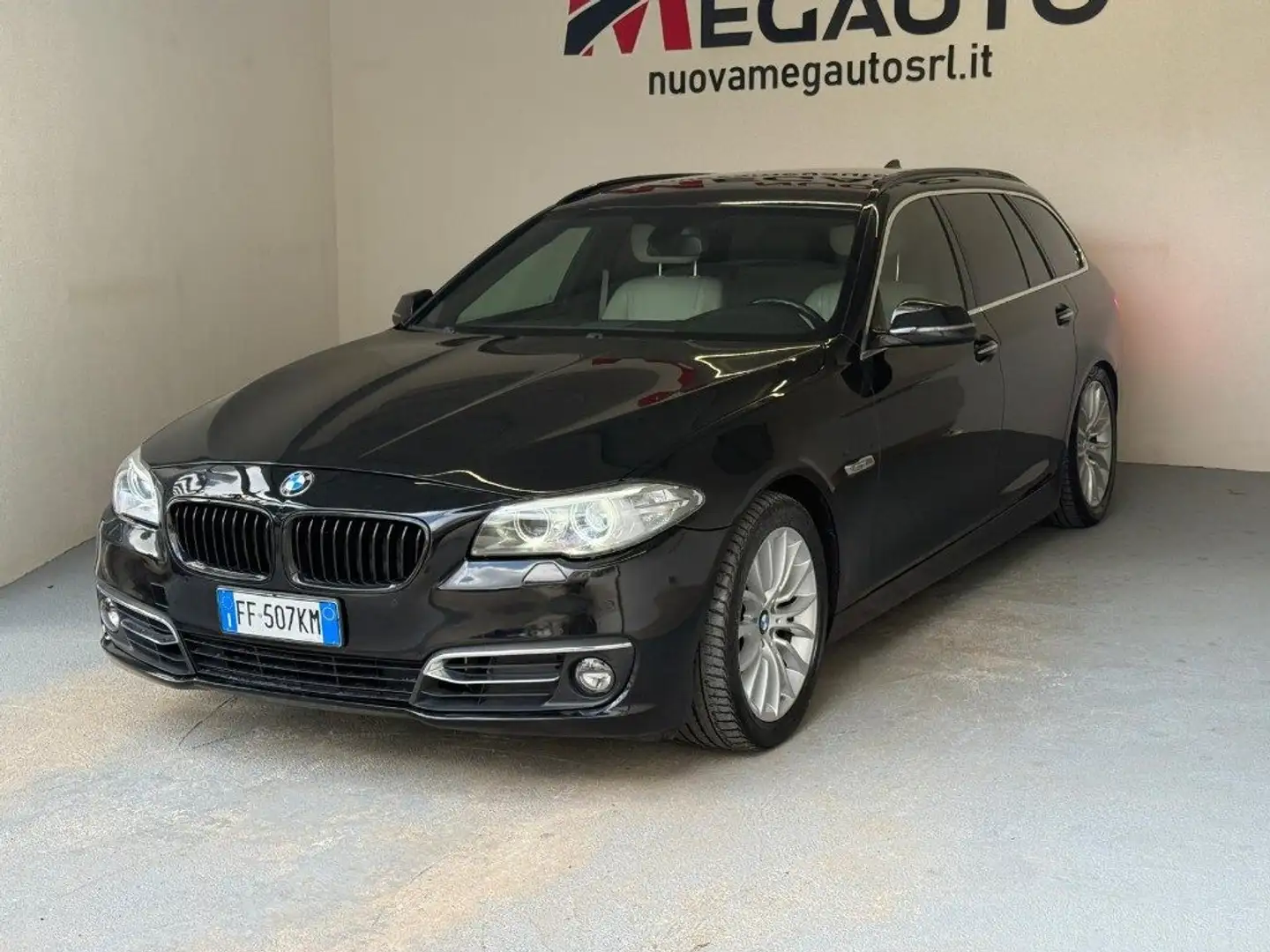 BMW 525 d xDrive Touring Luxury Negro - 2