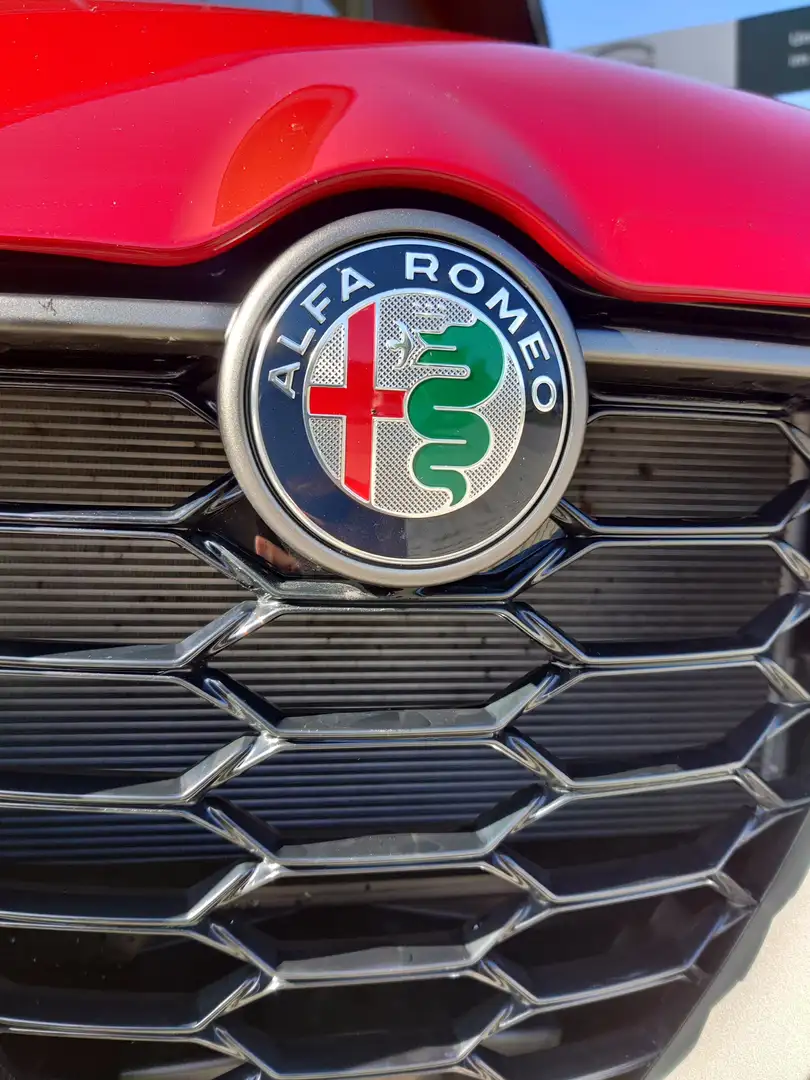 Alfa Romeo Tonale Plug-In-Hybrid Edizione Speciale AWD (622) Rot - 2