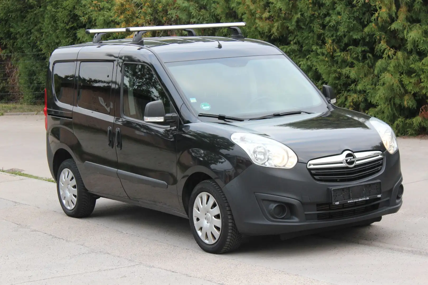 Opel Combo D Selection L1H1+Klima+AHK Schwarz - 1