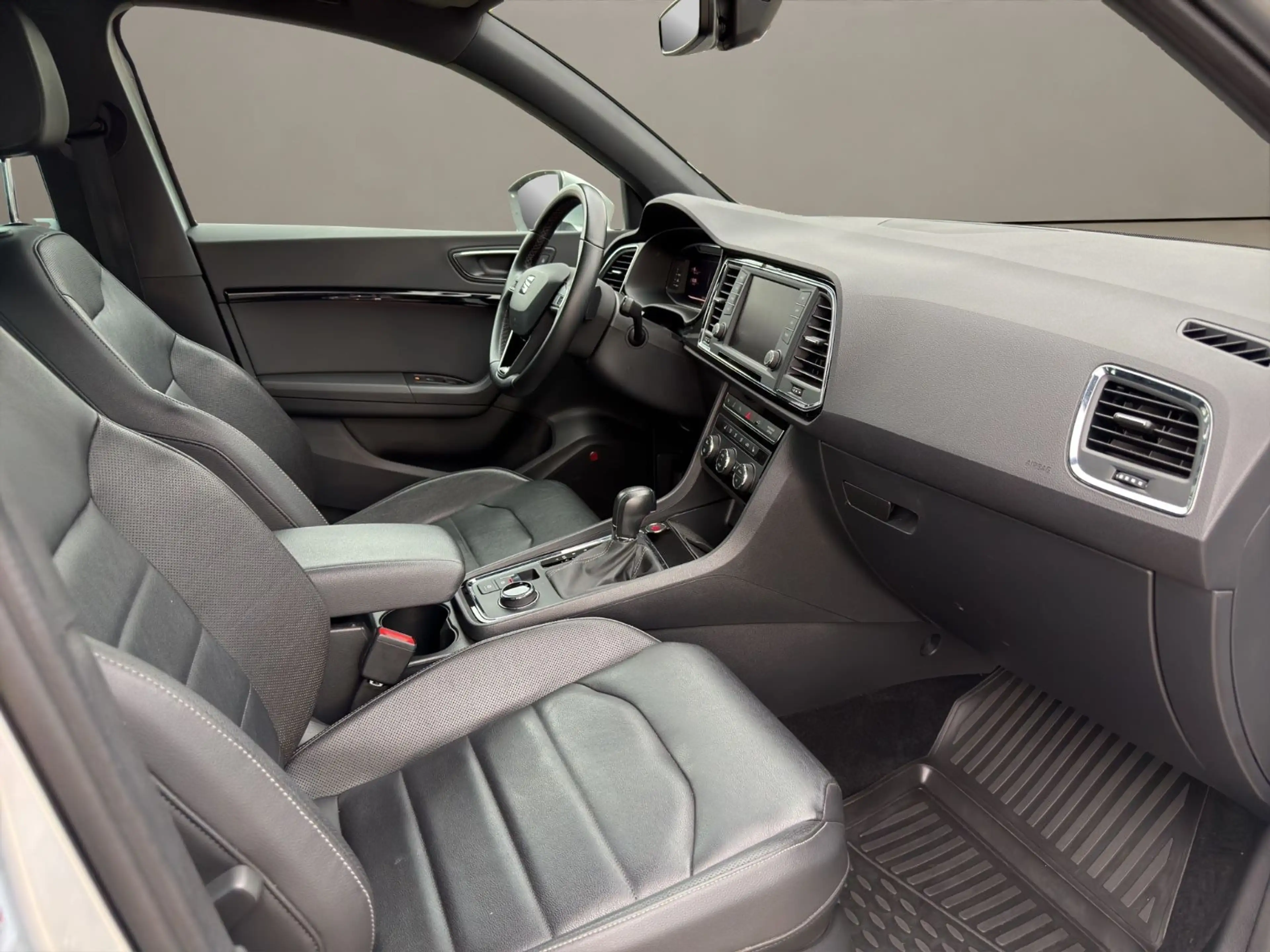SEAT Ateca Xcellence DSG / LED / Leder / 360 Kamera — photo 12