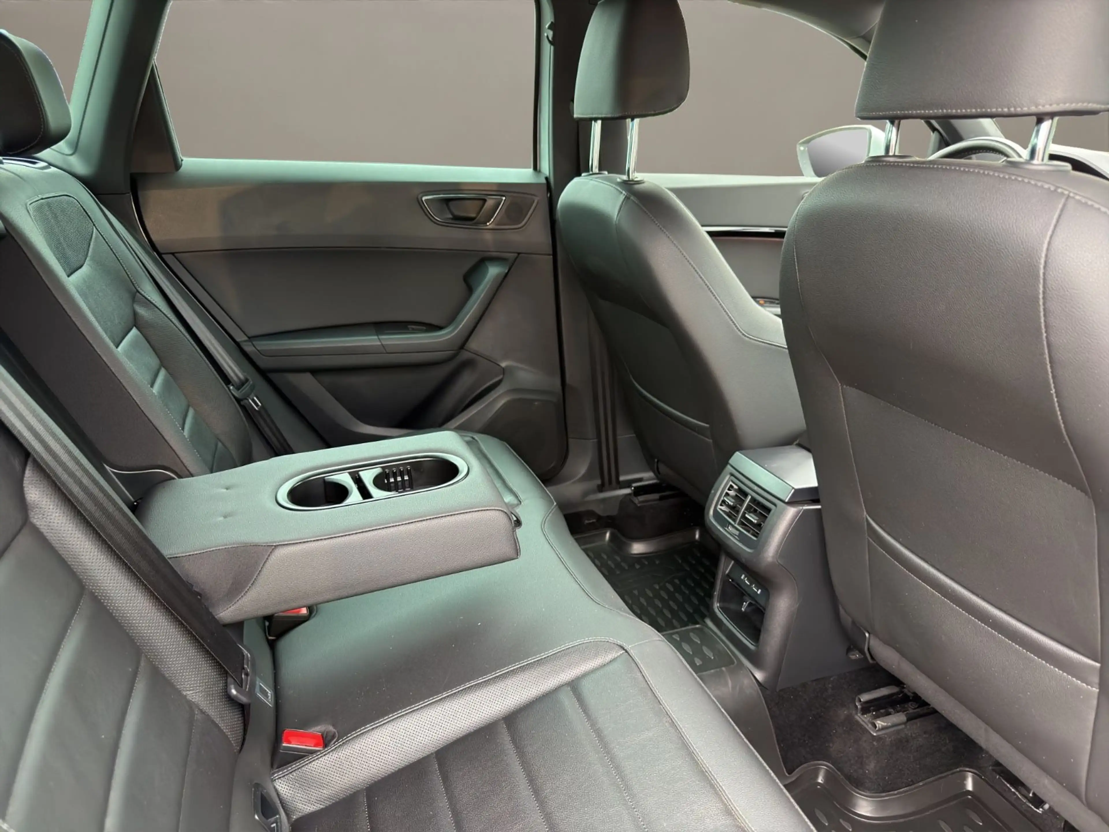 SEAT Ateca Xcellence DSG / LED / Leder / 360 Kamera — photo 14