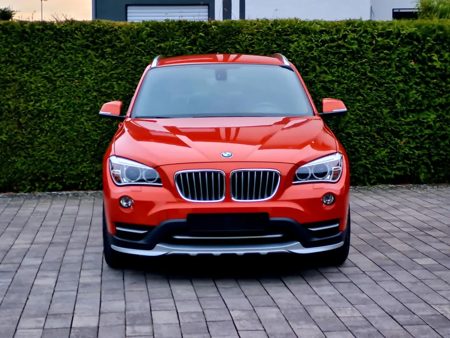 BMW X1 20 d xDrive (1.Hand/Rentner/Automatik/AHK) Arancione - 2