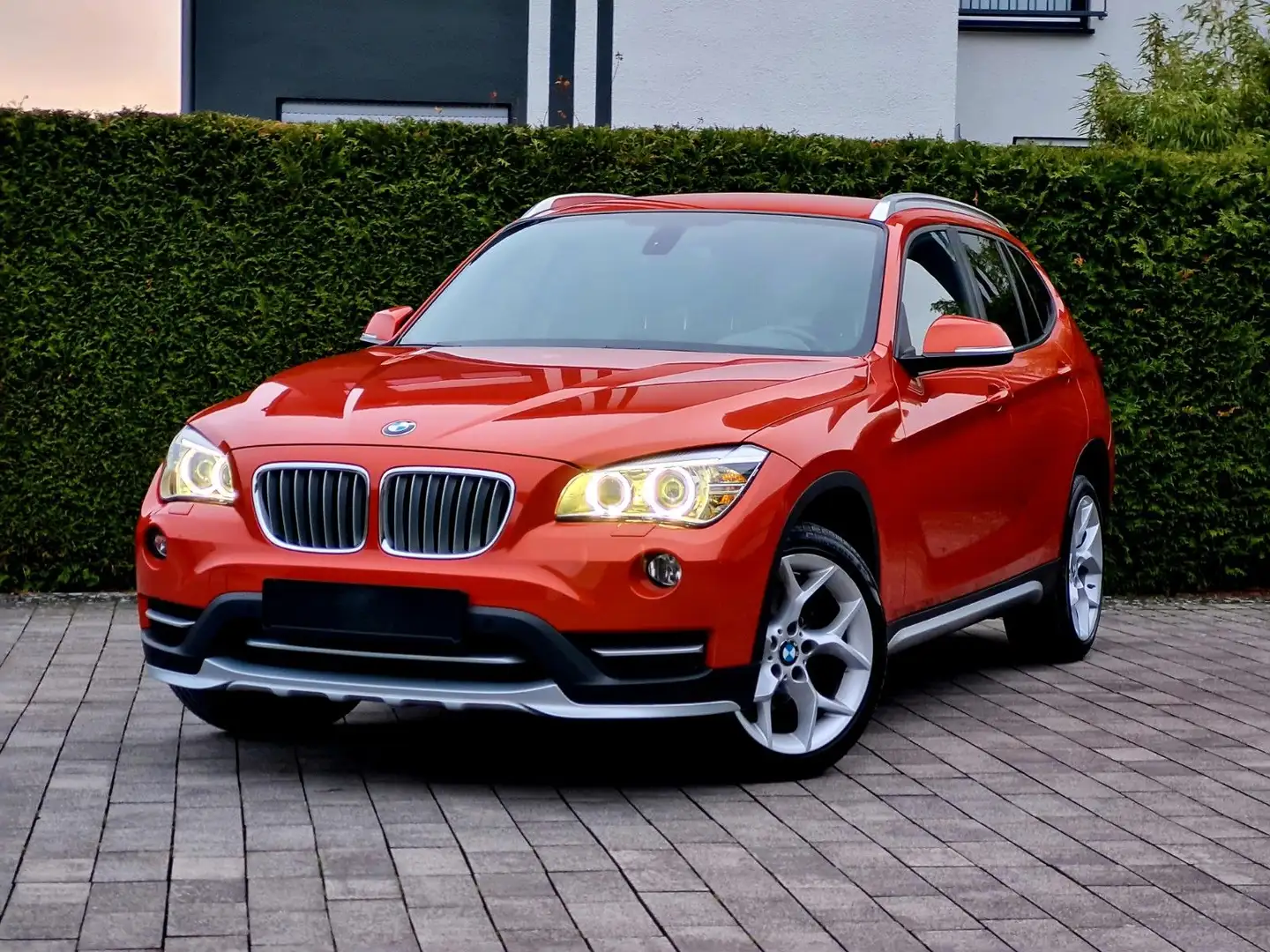 BMW X1 20 d xDrive (1.Hand/Rentner/Automatik/AHK) Arancione - 1