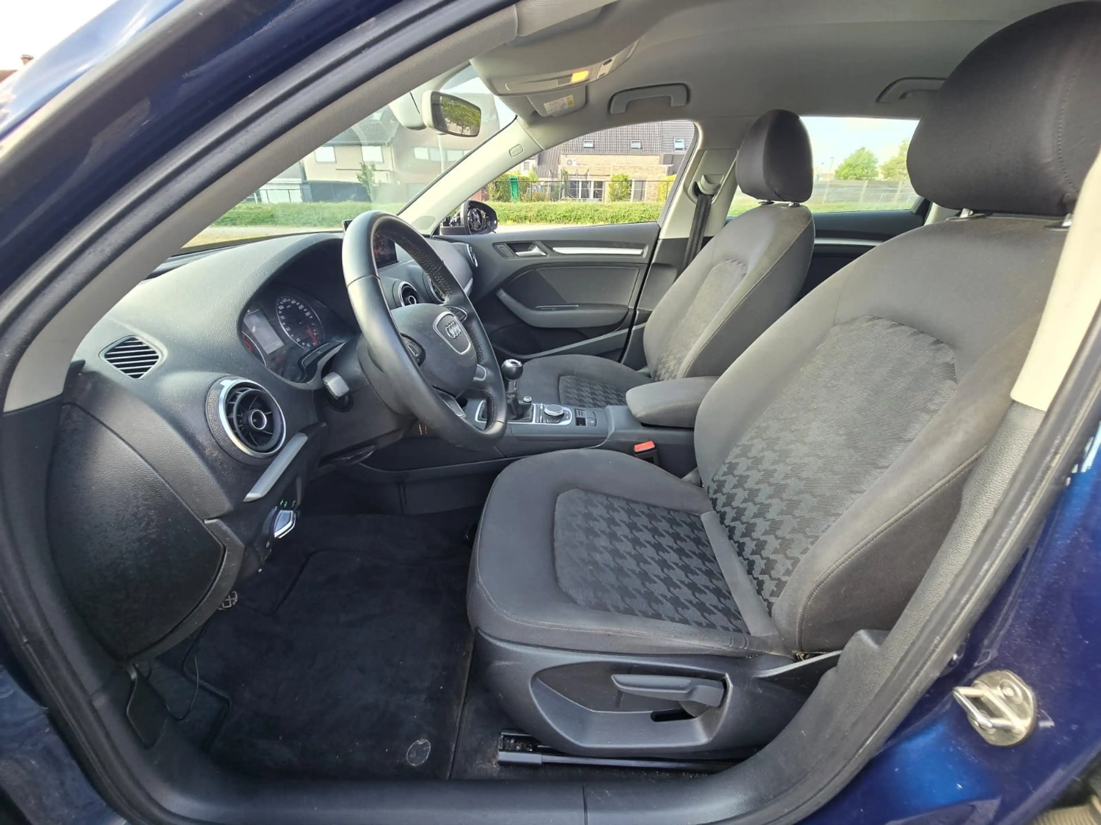 Audi A3 A3 1.8 Attraction — photo 9