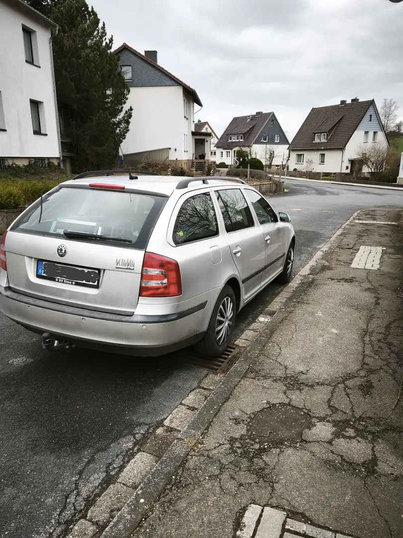 Skoda Octavia Combi 2.0 FSI Ambiente - 2