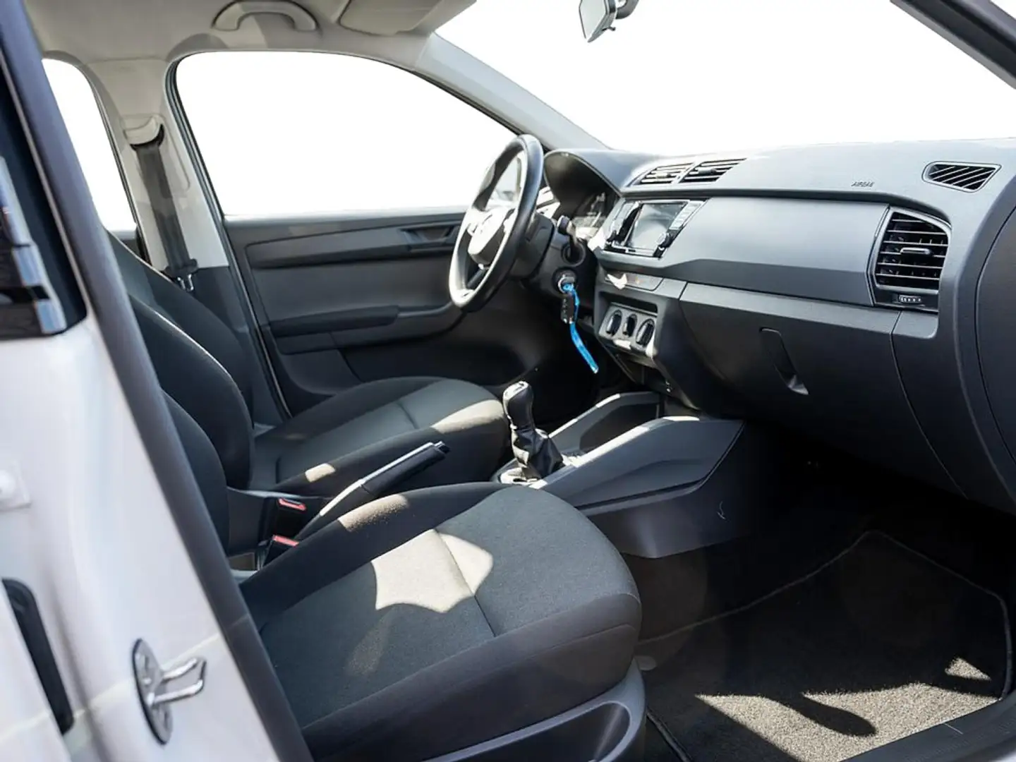 Skoda Fabia 1.0 MPI Cool Plus PDC BT KLIMA SWING DA Weiß - 2