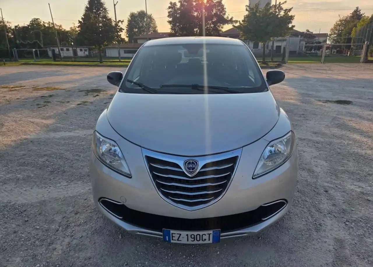 Lancia Ypsilon