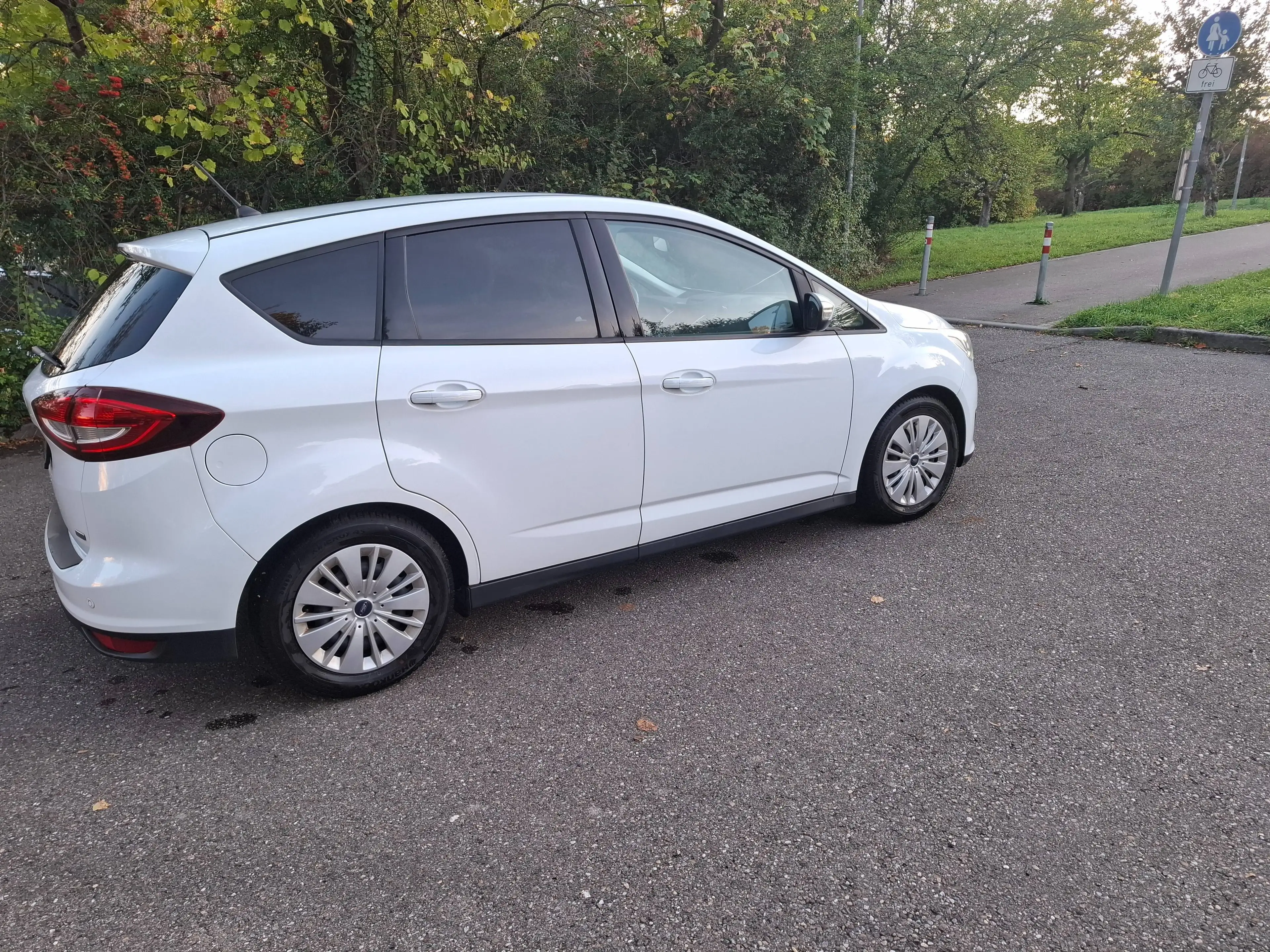 Ford C-Max Cool — photo 10