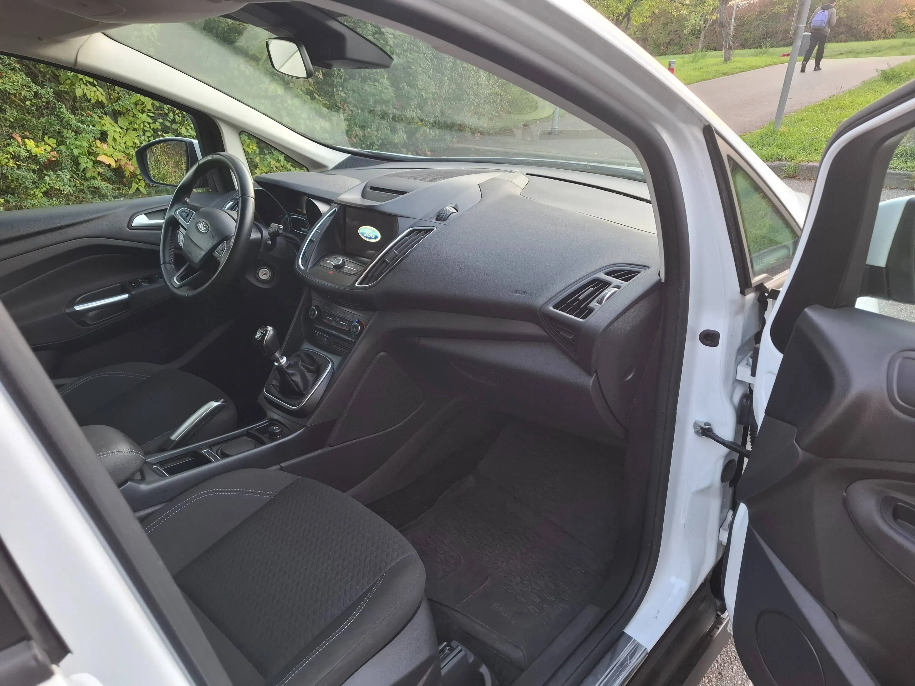 Ford C-Max Cool — photo 13