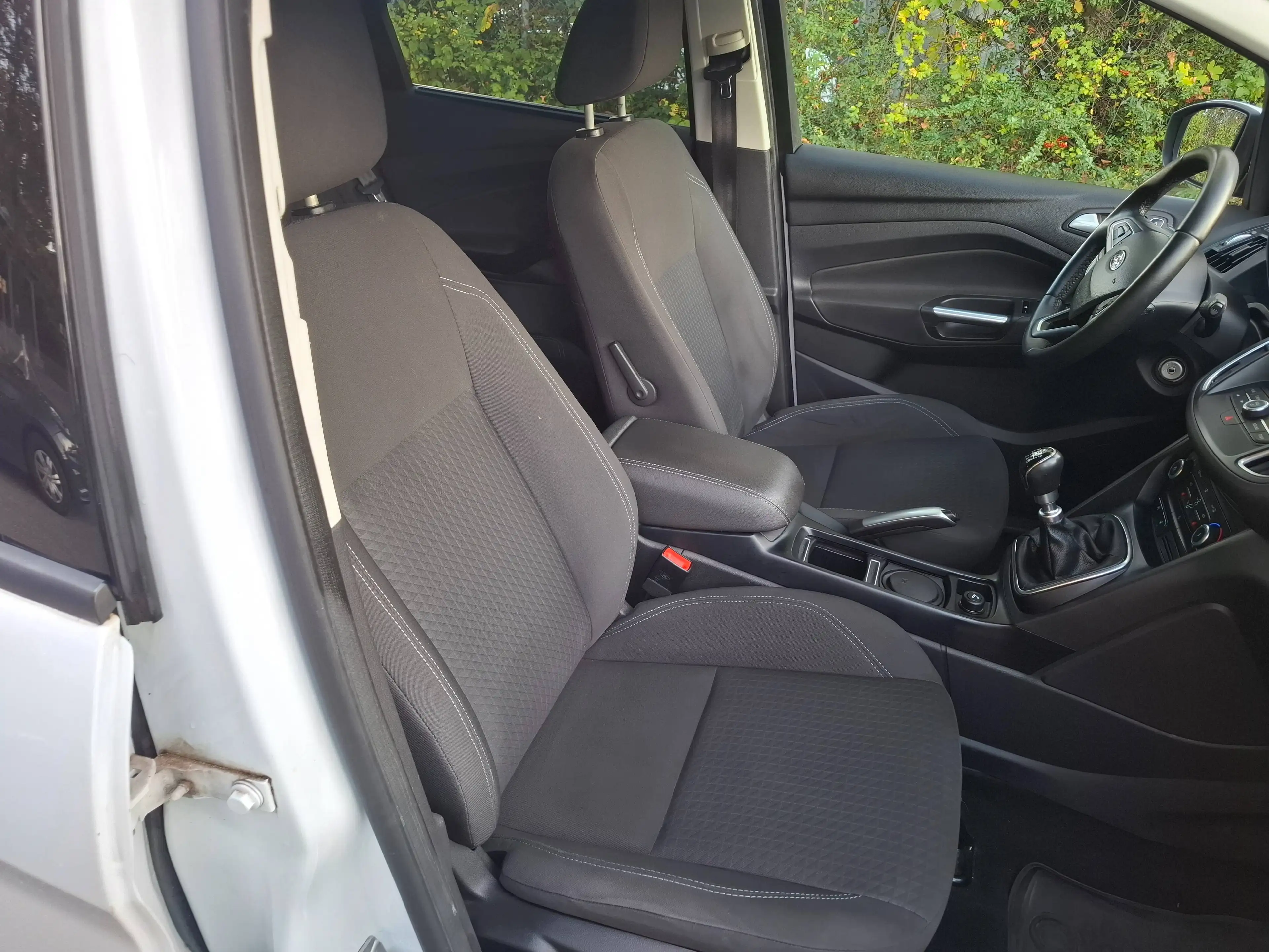 Ford C-Max Cool — photo 14
