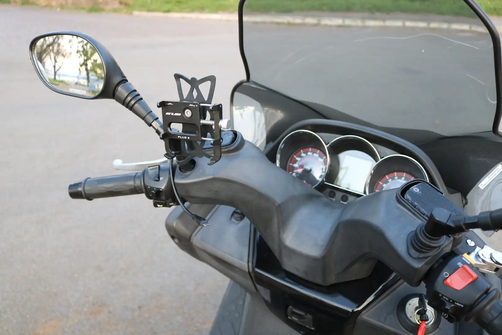 Kymco Downtown 300i Plateado - 2