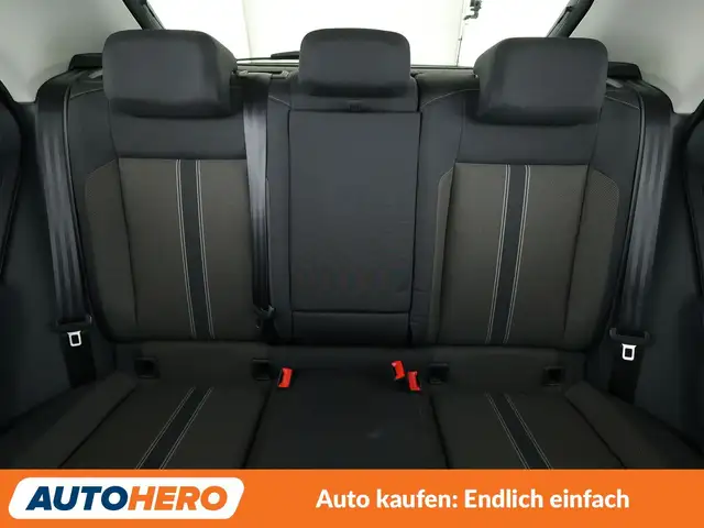 Volkswagen T-Roc view 15