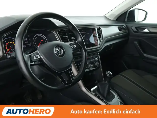 Volkswagen T-Roc view 11