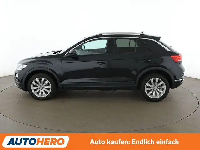 Volkswagen T-Roc view 3