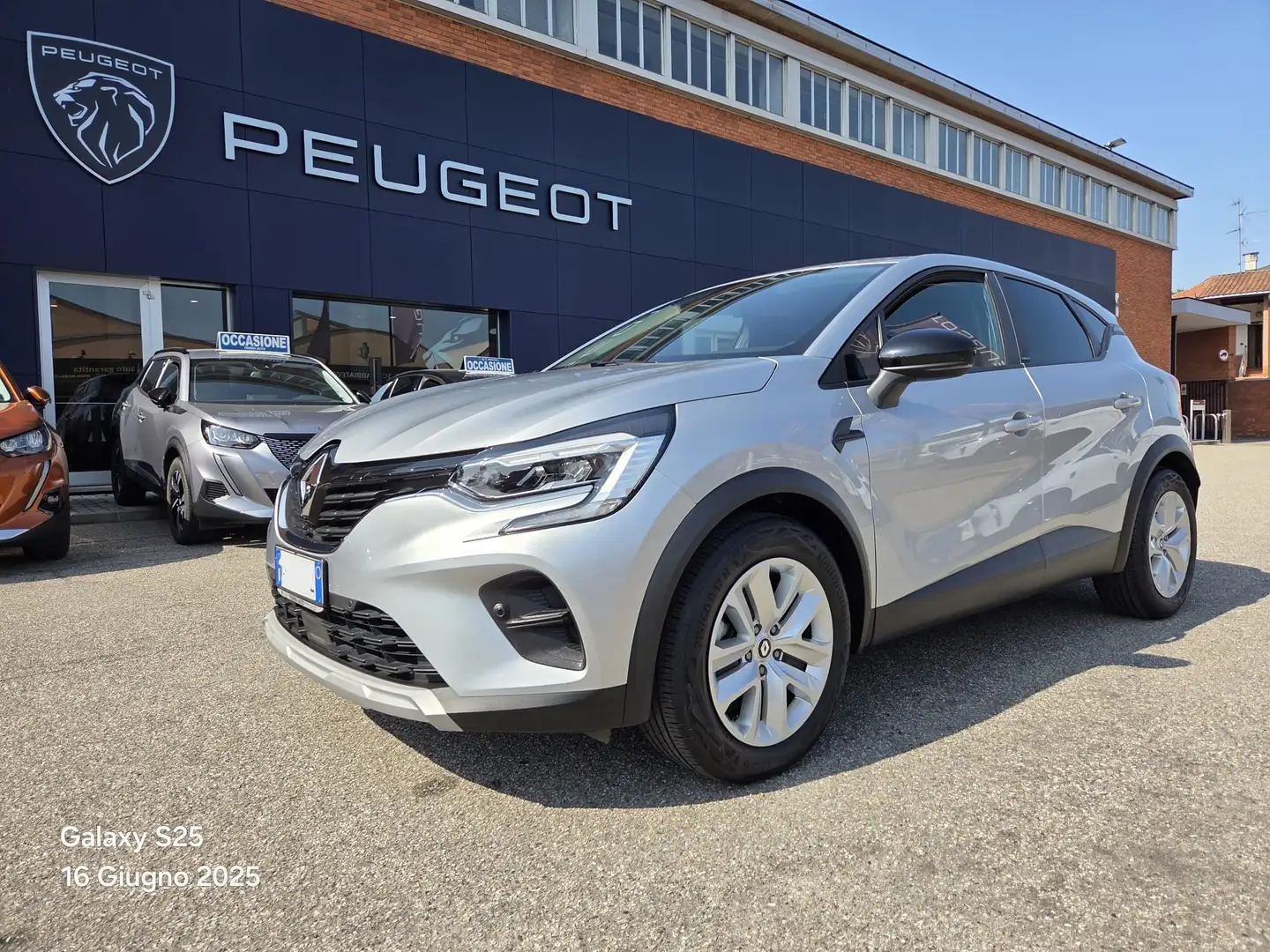 Renault Captur 1.6 E-Tech hybrid Zen 145cv auto *easy drive* Argent - 2