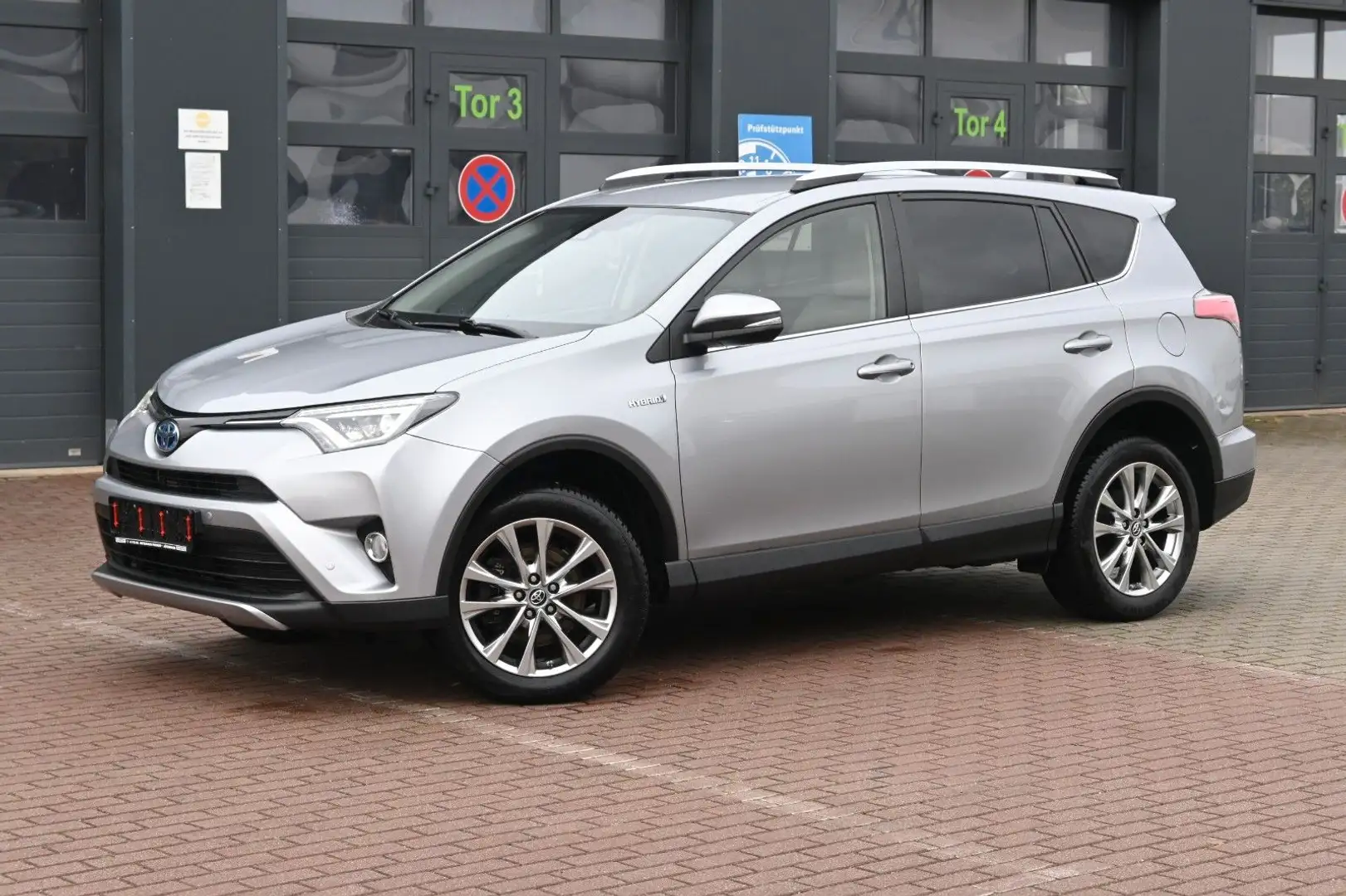 Toyota RAV 4 4 Hybrid Zilver - 1