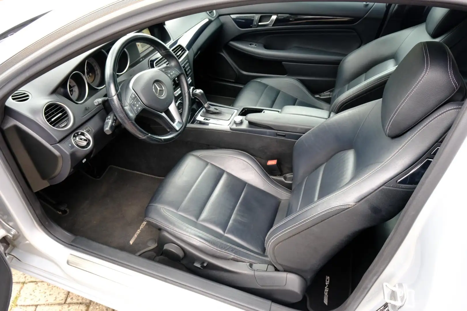 Mercedes-Benz C 180 Coupé Aut. Pano|Leder|Navi|LMV|PDC siva - 2