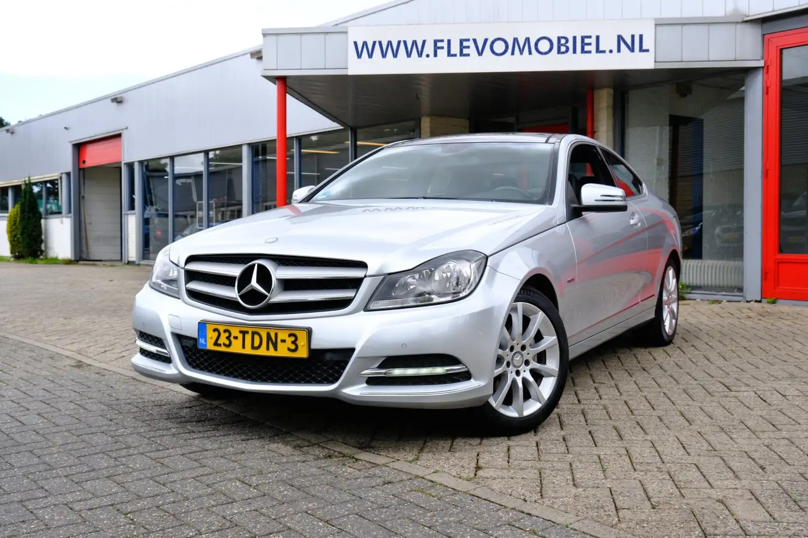 Mercedes-Benz C 180 Coupé Aut. Pano|Leder|Navi|LMV|PDC siva - 1