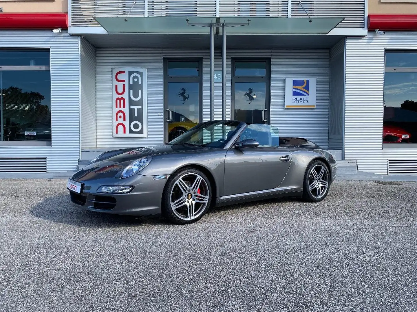 Porsche 911 Carrera 4S Cabriolet Gris - 1