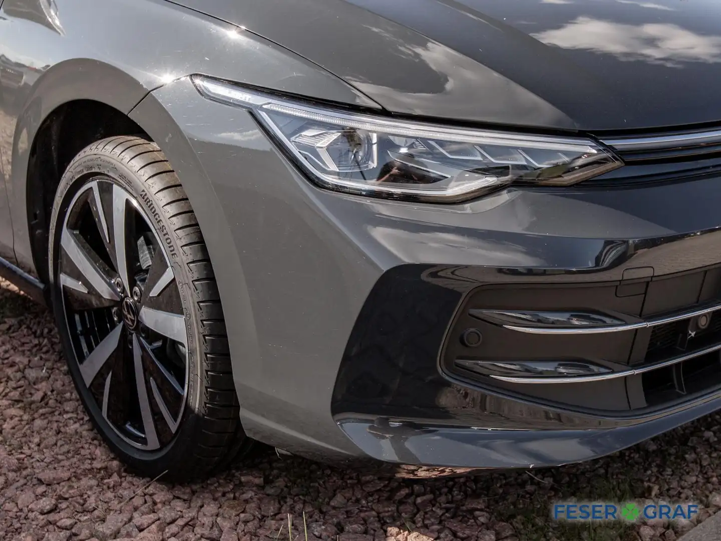 Volkswagen Golf VIII 1.5 eTSI Style DSG AHK/Matrix/Kamera/DAB+/HUD Grau - 2