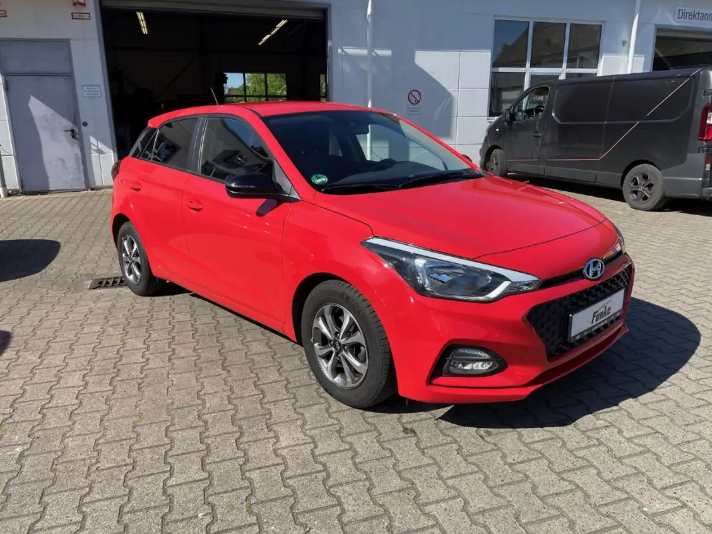 Hyundai i20 YES! 1.2 Apple CarPlay Android Auto DAB SHZ Lenkra Rot - 1