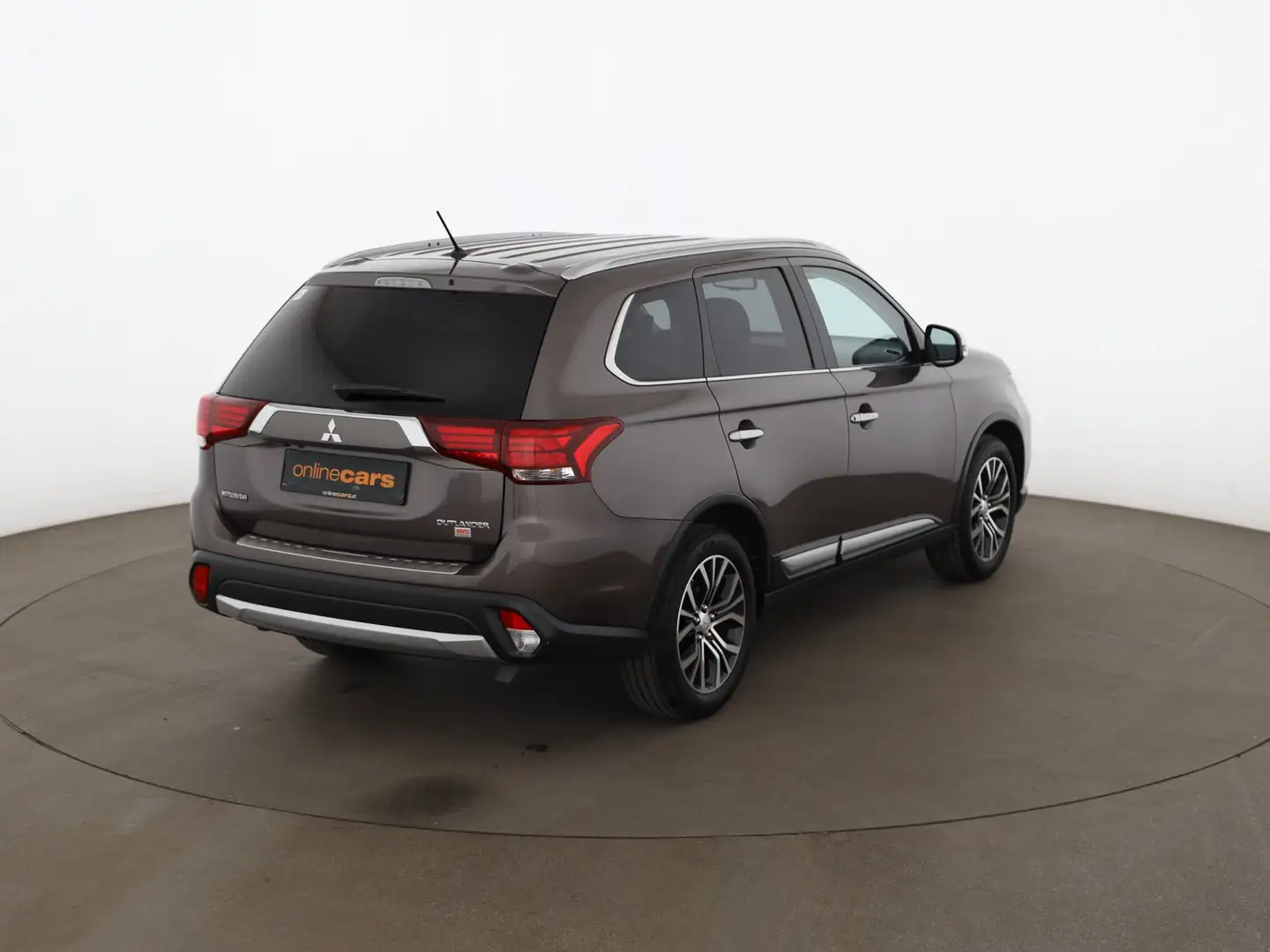 Mitsubishi Outlander 2.2 DI-D AWD Aut 7-SITZER NAVI R-CAM Braun - 2