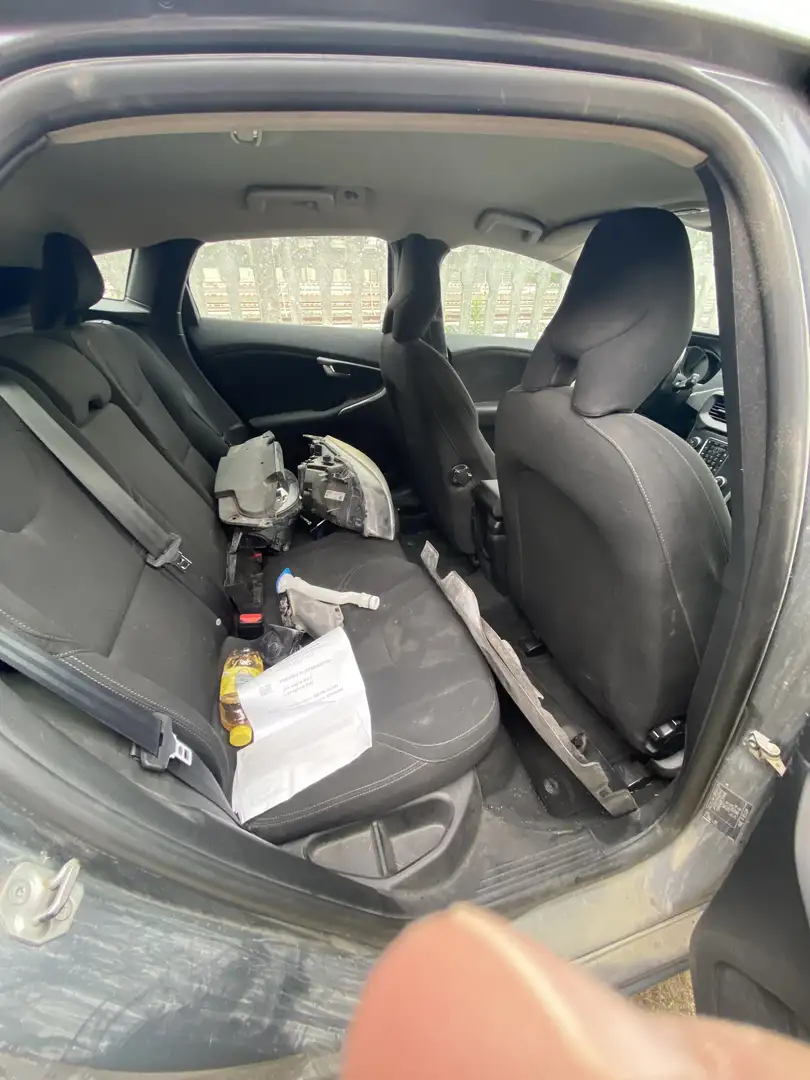 Volvo V40 1.6 d2 R-design Kinetic powershift - 1