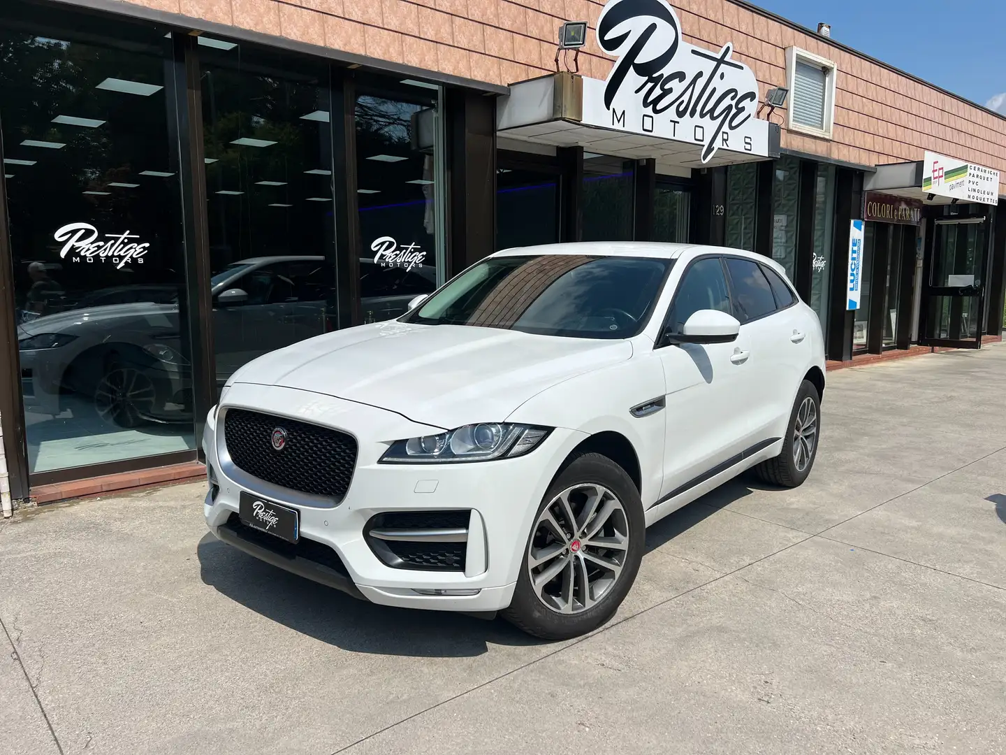 Jaguar F-Pace F-Pace 2015 2.0d i4 Portfolio awd 180cv auto my18 Bianco - 1