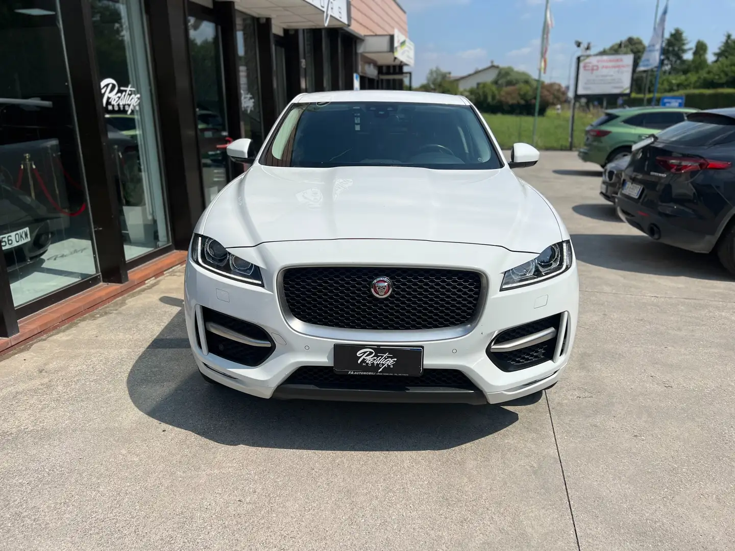 Jaguar F-Pace F-Pace 2015 2.0d i4 Portfolio awd 180cv auto my18 Bianco - 2