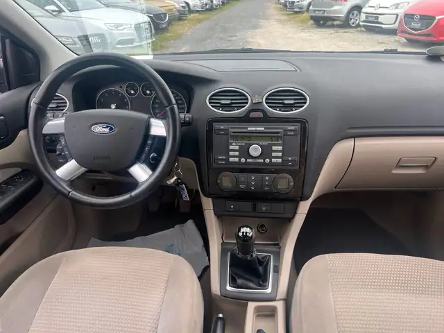 Ford Focus view 8