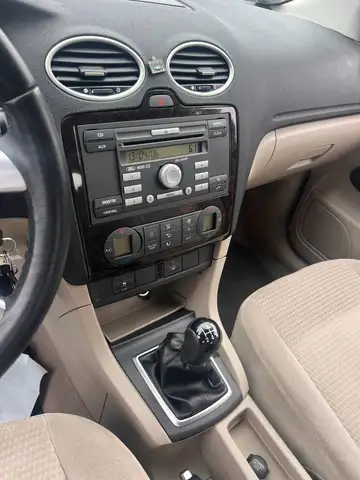 Ford Focus view 15