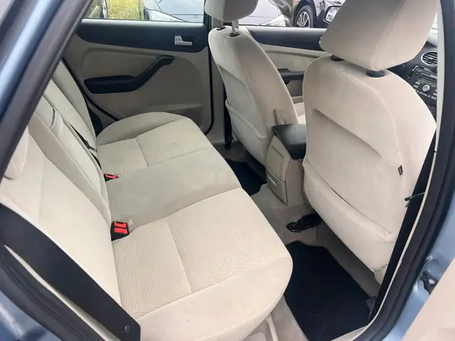 Ford Focus view 10