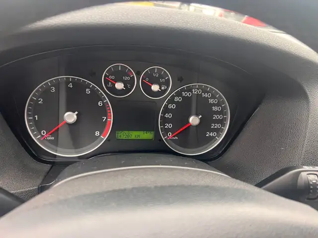 Ford Focus view 14
