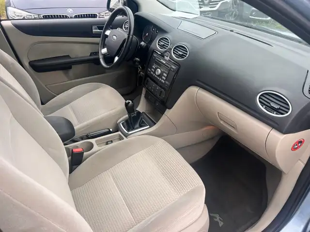 Ford Focus view 9