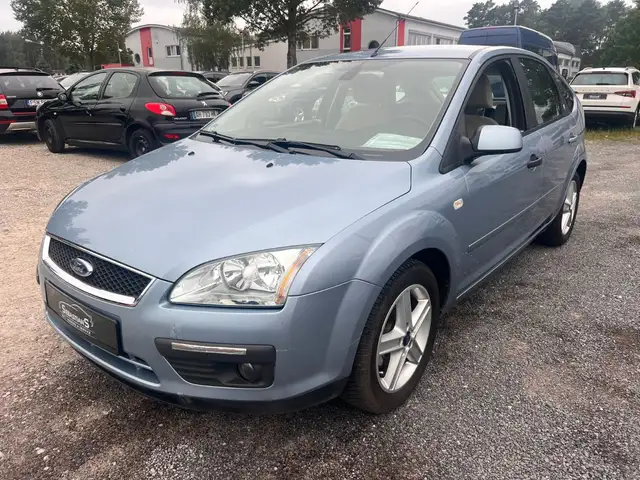 Ford Focus view 3