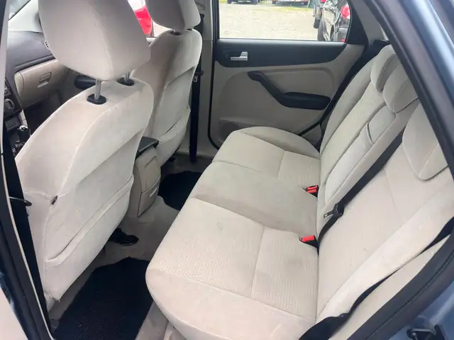 Ford Focus view 11