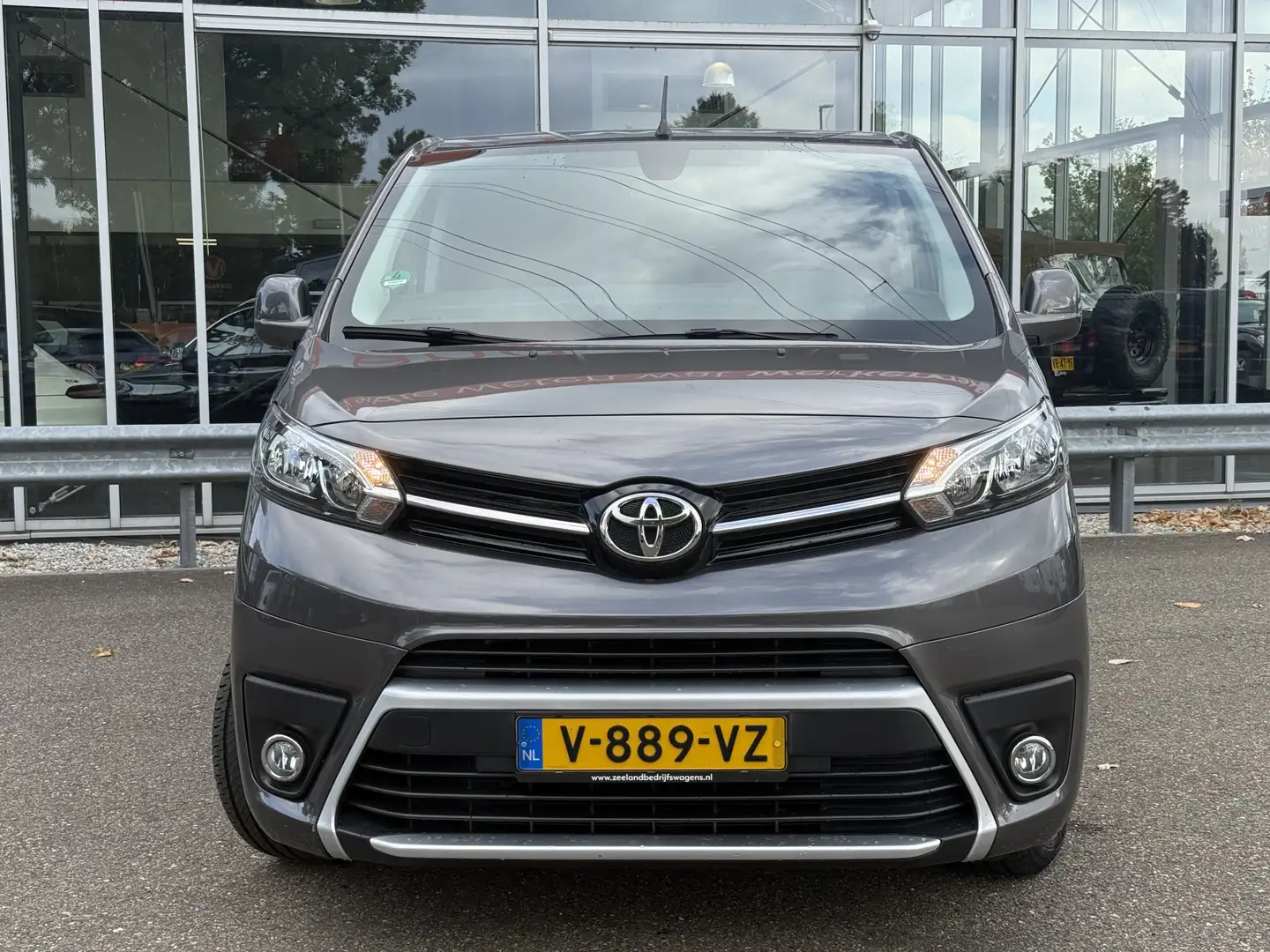 Toyota Proace Worker 2.0 D-4D Professional Long DC | NL-auto | 2 Grijs - 2