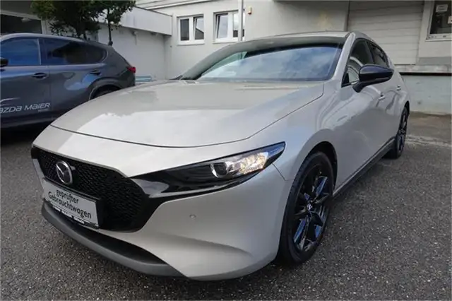 Mazda 3 e-Skyactiv-G122 Homura