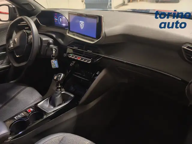 Peugeot 2008 view 4