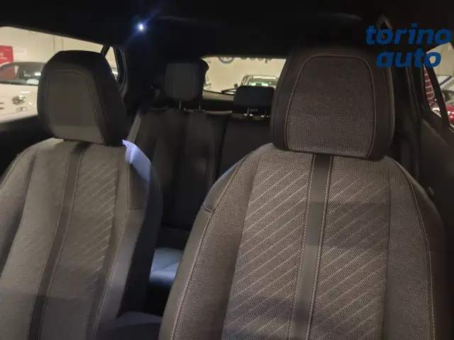 Peugeot 2008 view 6