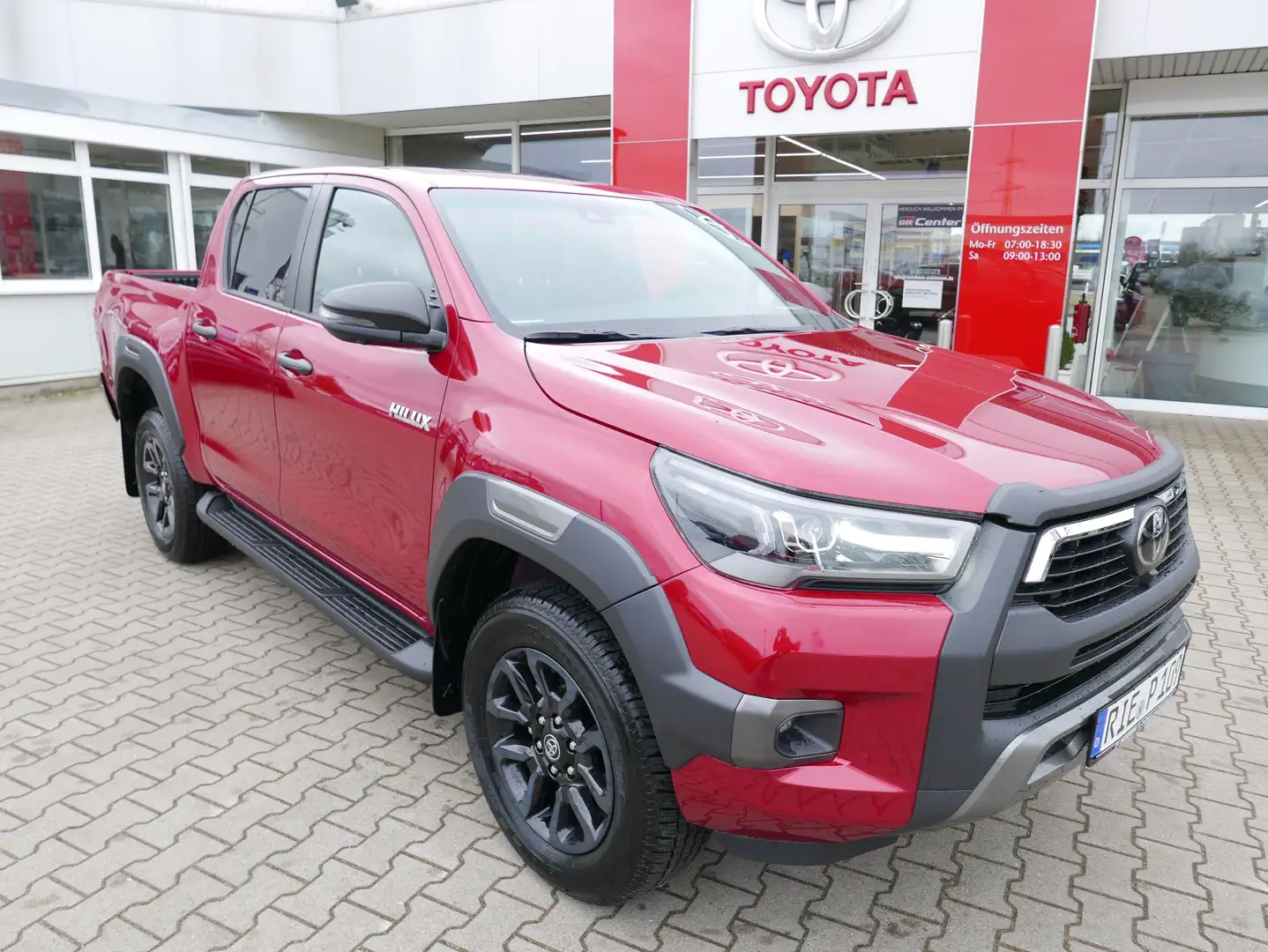 Toyota Hilux 2.8 Double Cab Invincible*AT*4WD*LED*LEDER Rot - 2